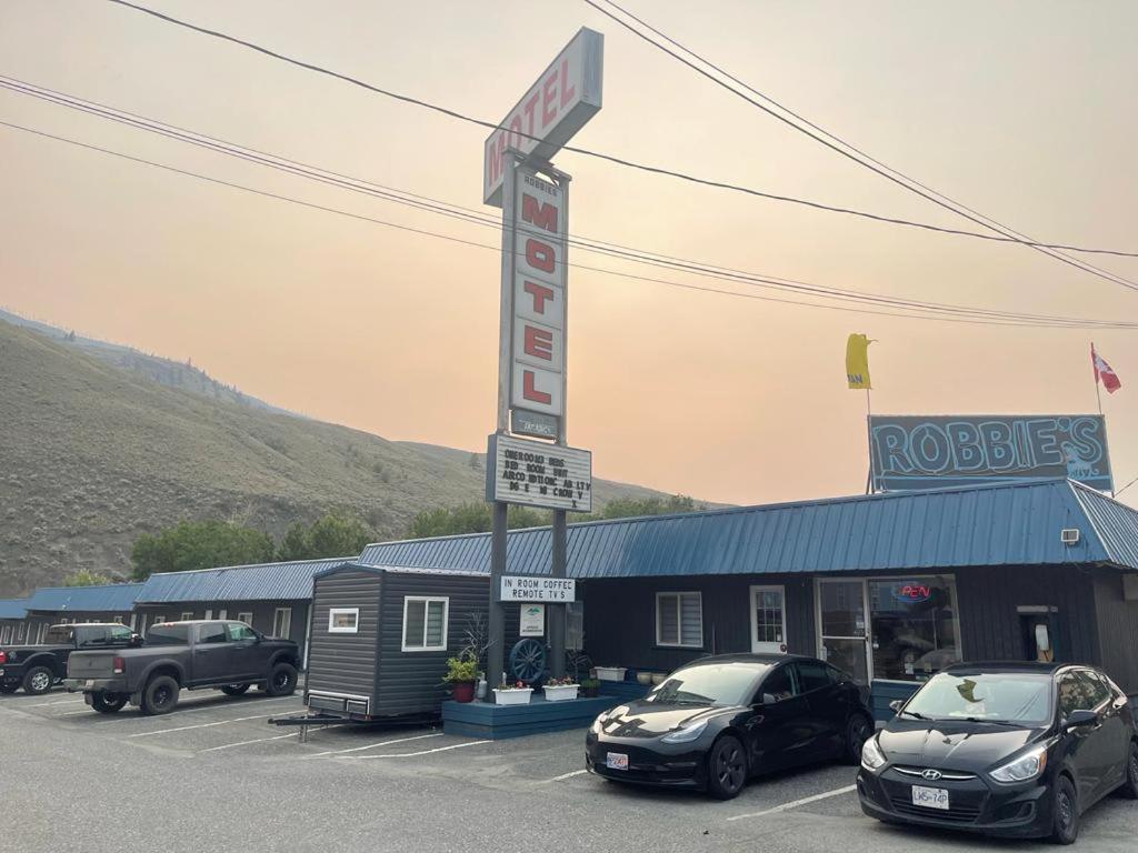 Robbie'S Motel Cache Creek Buitenkant foto
